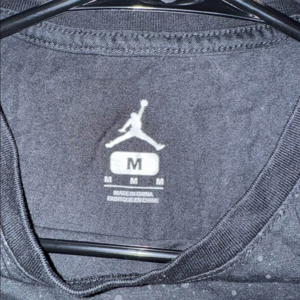 Michael Jordan graphic tee in Medium. EUC. No back hit. - Picture 2 of 2